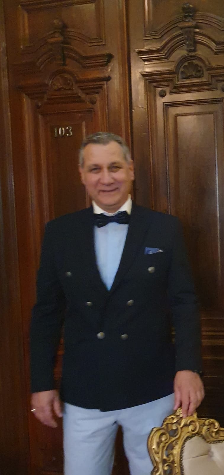 Sandu Staicu, Colecționar de Artă și Bibliofil: Evoluția Pieței de Carte Rare în Era Digitală